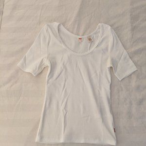 NWOT Levi's Venice Tee